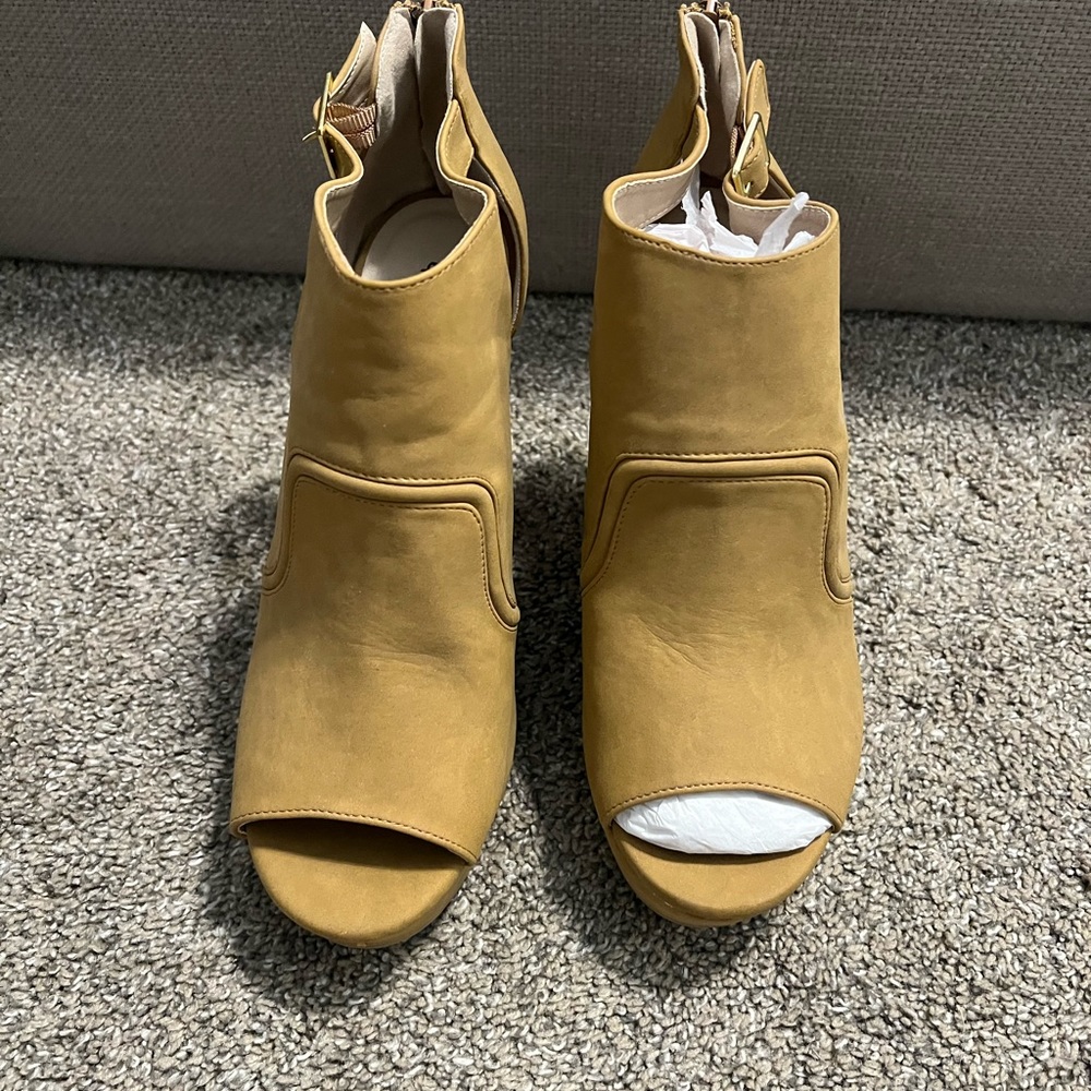 NEW qupid wedge size 10 - Picture 2 of 4